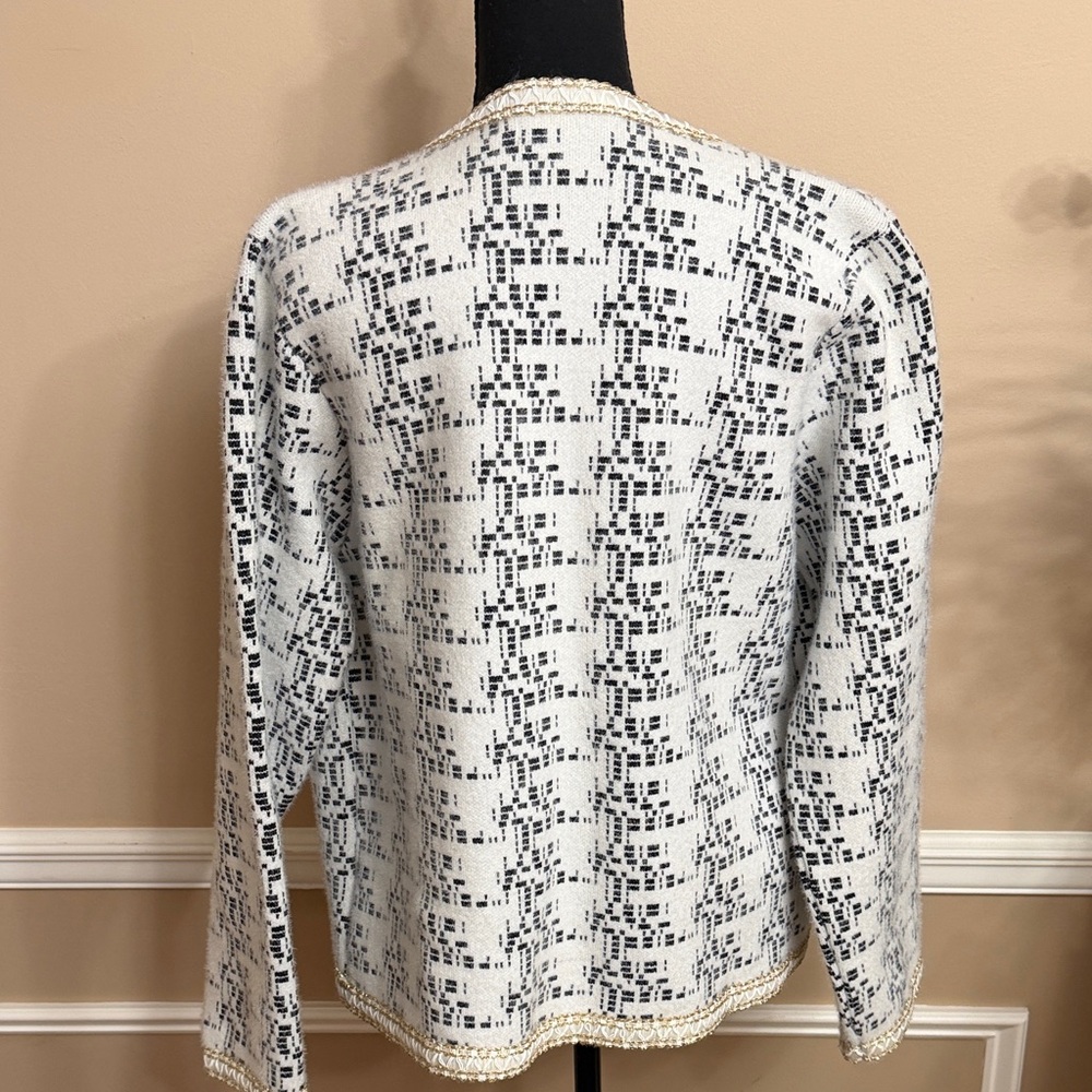 Elegant Black and White Tweed Blazer - Picture 12 of 15